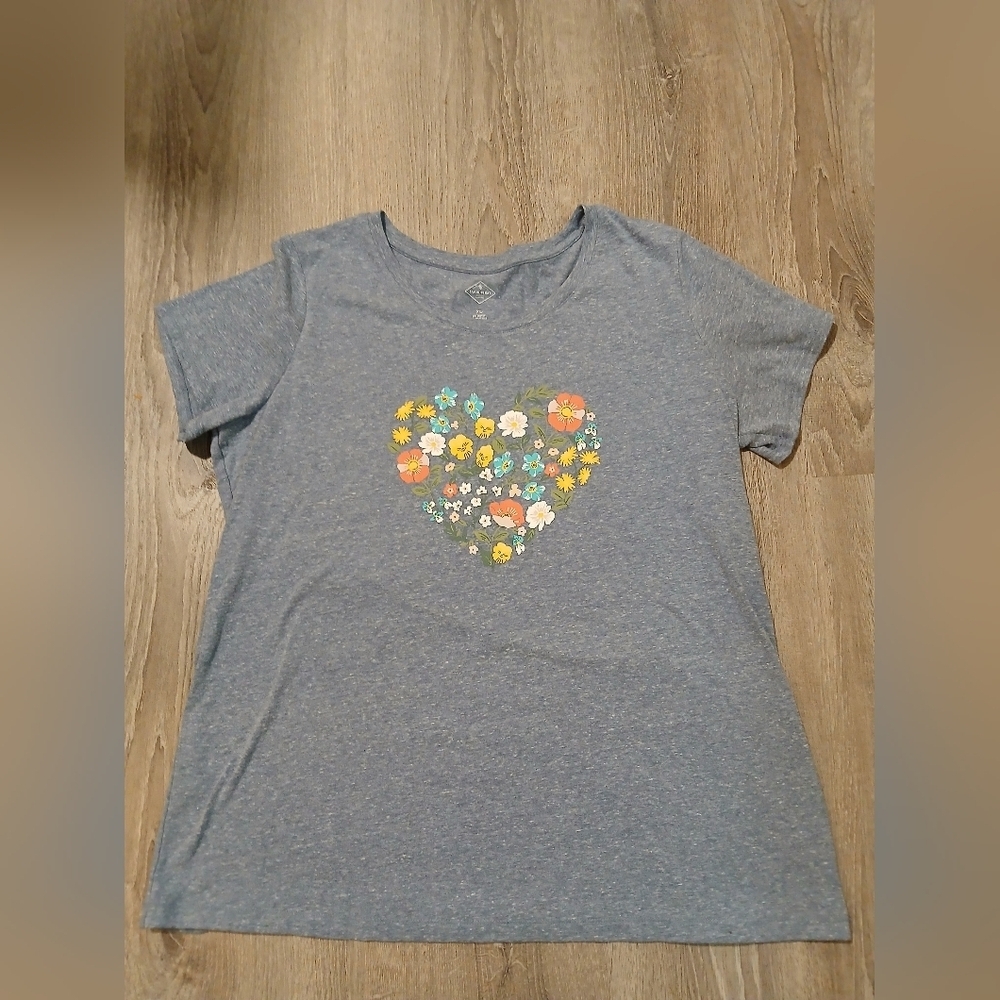 St. Johns Bay Casual Tee Shirt With A Floral Print Graphic Size XL. Blue